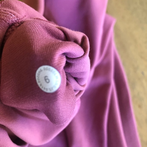 Sold -Lululemon aligns size 6, 25” inseam in MSRS - Picture 5 of 5